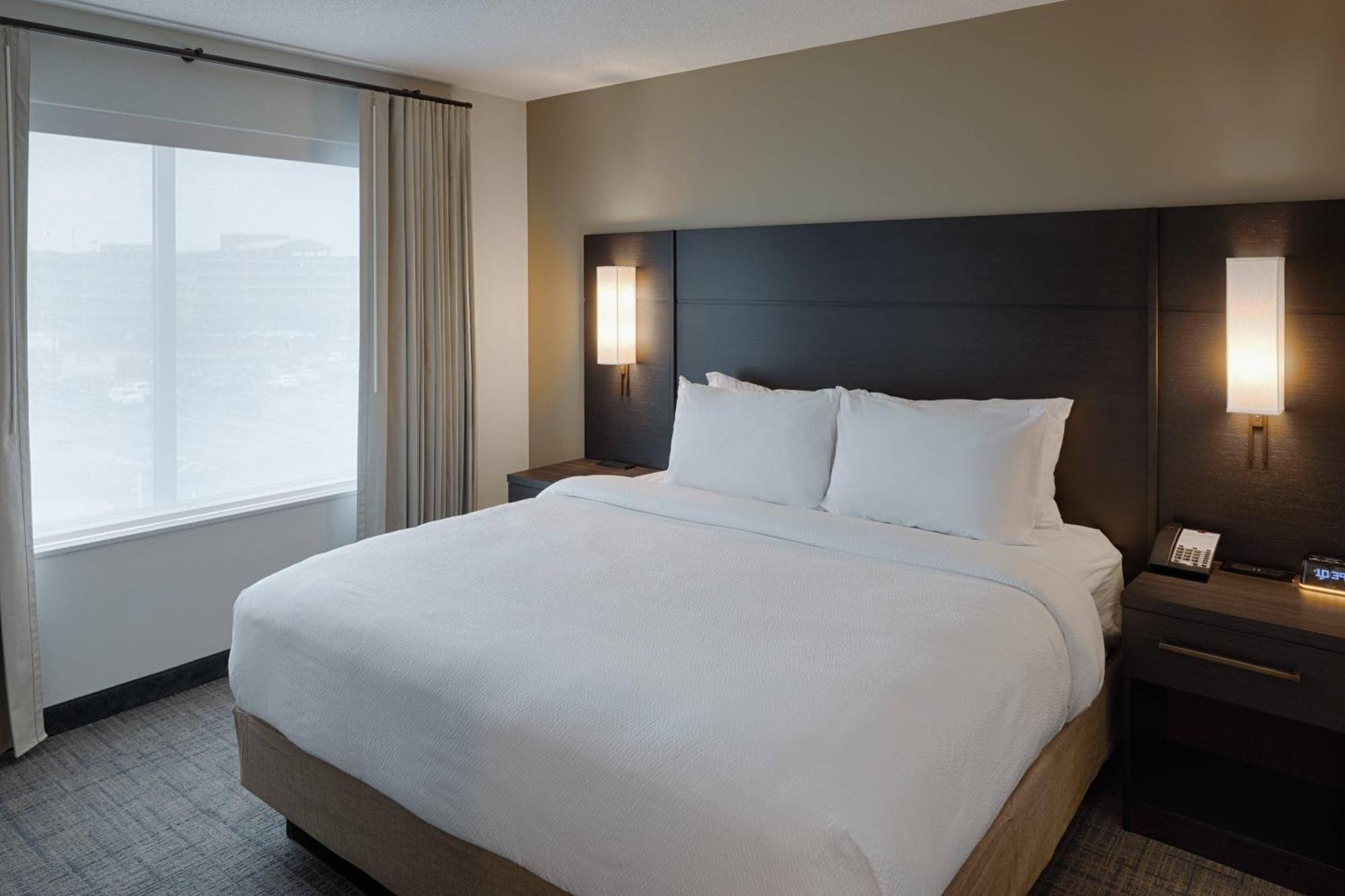 By Marriott Airport 3*