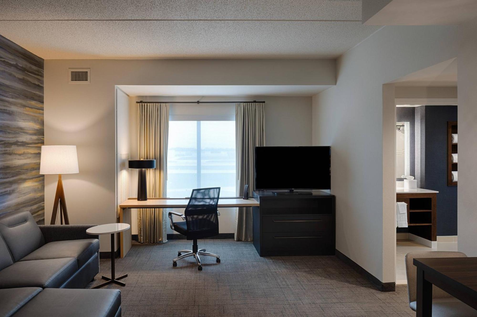 By Marriott Airport Hotel Columbus