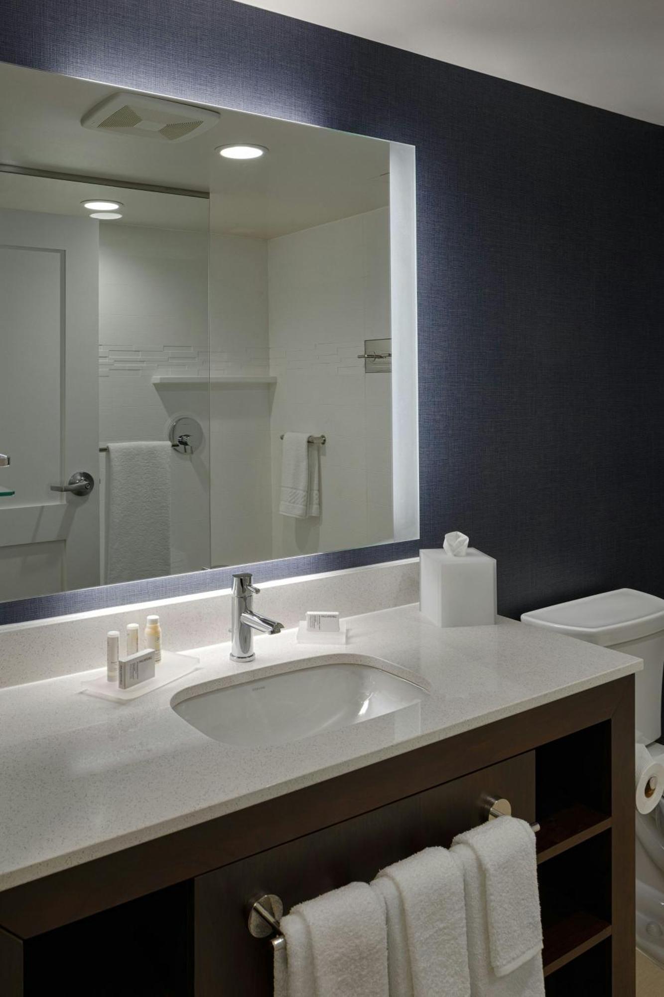By Marriott Airport Hotel Columbus