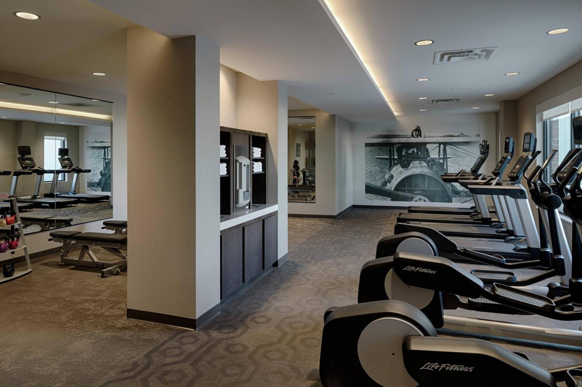 Hotel By Marriott Airport