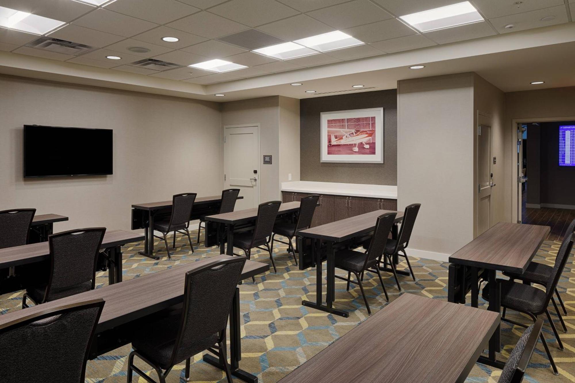 By Marriott Airport Hotel 3*
